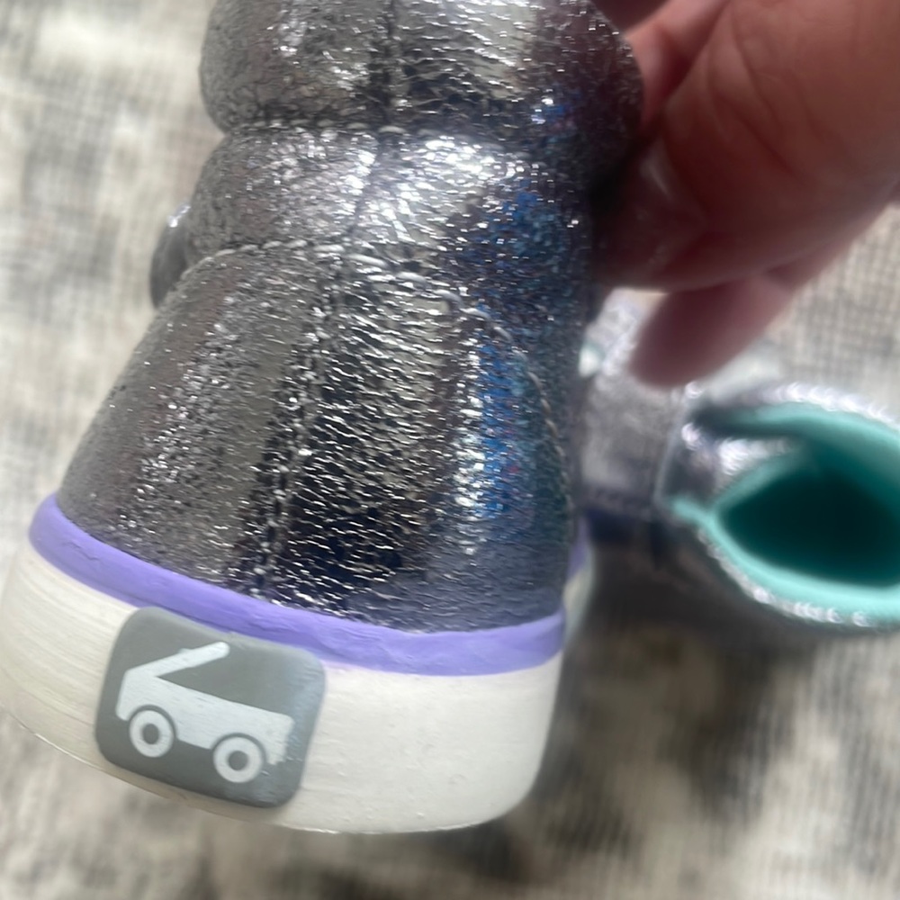 Baby Toddler Girl’s size 6 See Kai Run Basics Belmont Sneakers - Silver - Picture 4 of 7